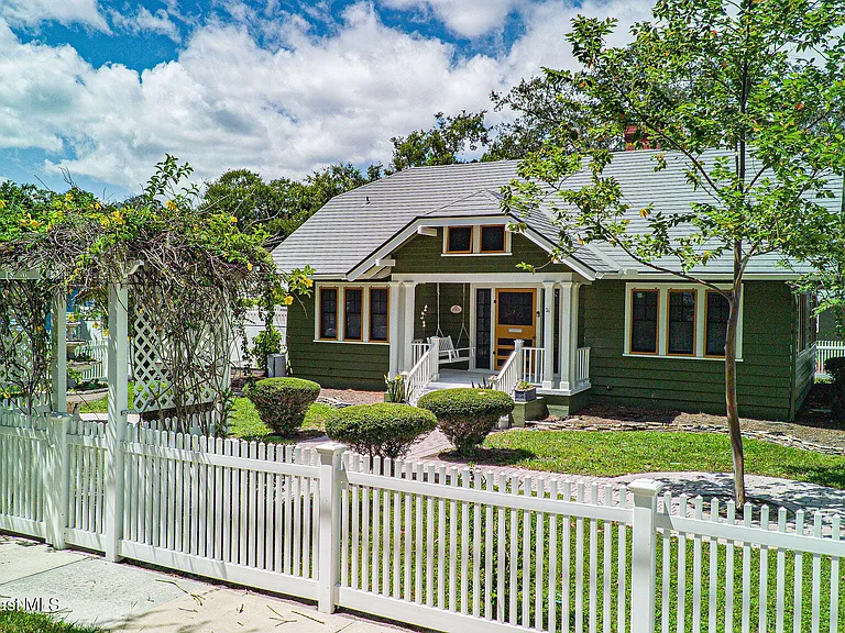 1296 Highland Ave — Photo 4