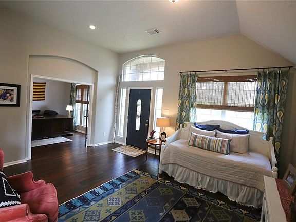 4th image of 2902 Silverwood Park Ln