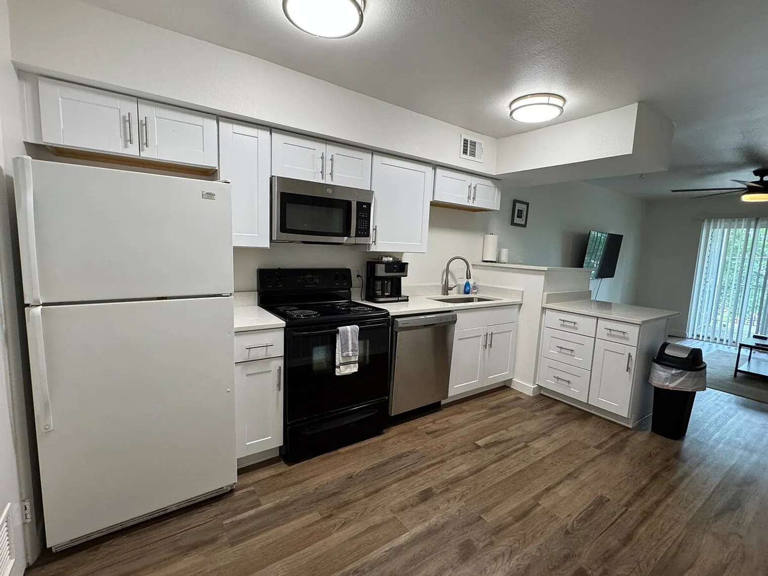 2 bed, 1.0 bath, $2,857 — Photo 4