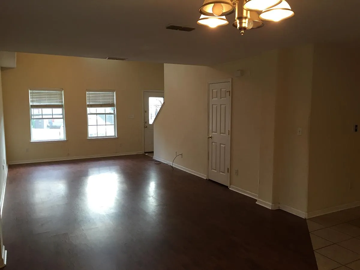 4 bed, 1744 sqft, $1,900 — Photo 4