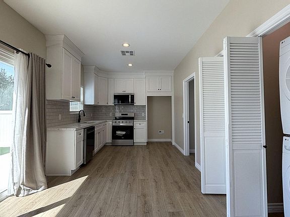 5th image of 1018 College Ave #2