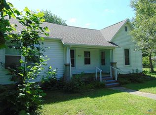 511 S 6th St, Deepwater, MO 64740