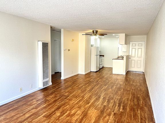 3rd image of 4435-4441 52nd St #4