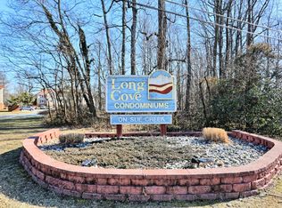 222 Long Cove Ln #M, Essex, MD 21221