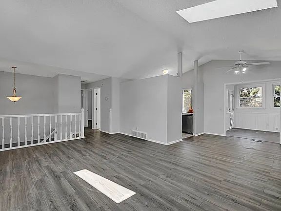 5th image of 7875 Belford Dr