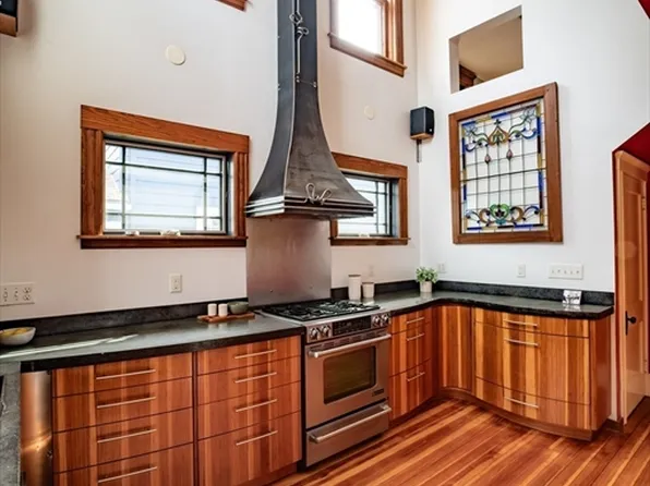 305 Locust St, Northampton, MA 01062