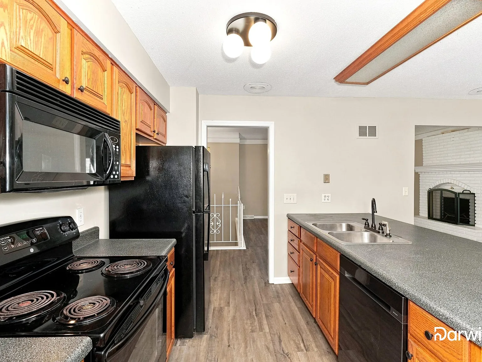 3 bed, 2.5 bath, 2088 sqft, $2,180 — Photo 2