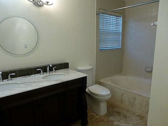 3rd image of 3503 Emerald Oaks Dr