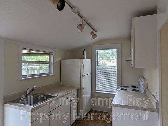 5th image of 906 Jones St APT B