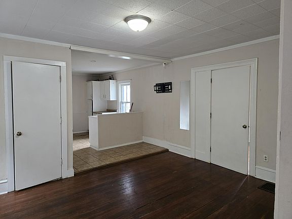 4th image of 821 Buffalo St