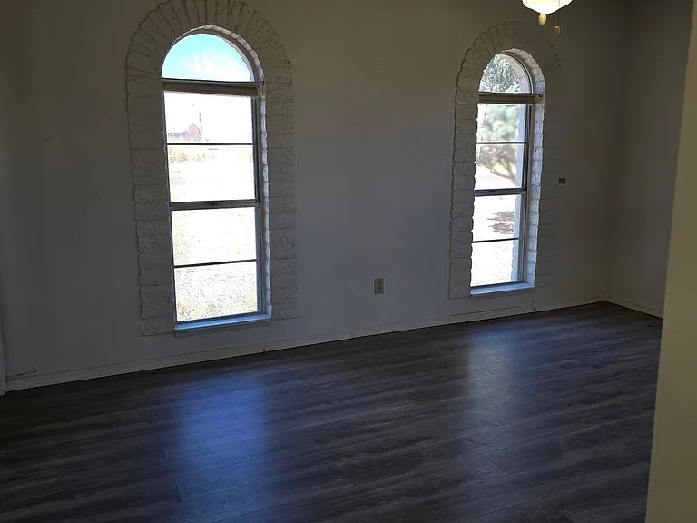 904 E Christmas Tree Ln — Photo 8