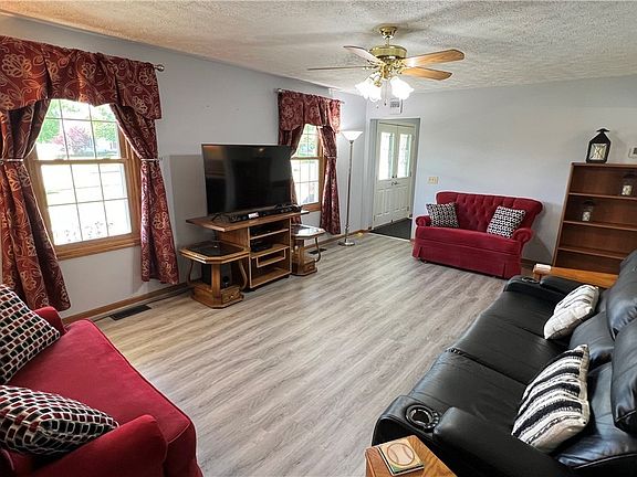 3rd image of 912 Longbrook Dr