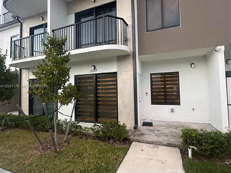 14569 SW 261st Ter #14569 — Photo 4