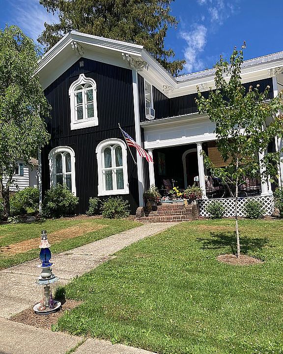 2nd image of 128 Miller St