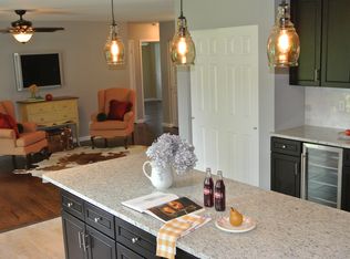 1175 N Berry Rd, Saint Louis, MO 63122