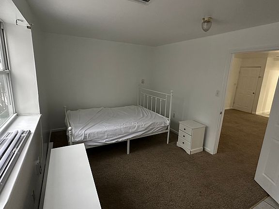 5th image of 858 S 19th St #1