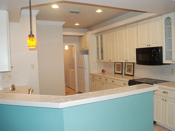 2nd image of 2858 Mantanzas Ave