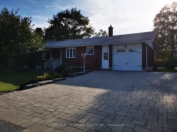 9 Fitz Ave, South River, ON P0A 1X0