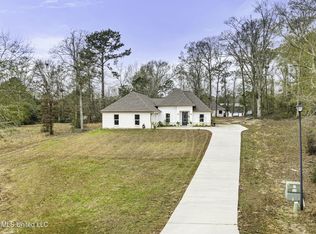 27 Forrest View Dr, Carriere, MS 39426