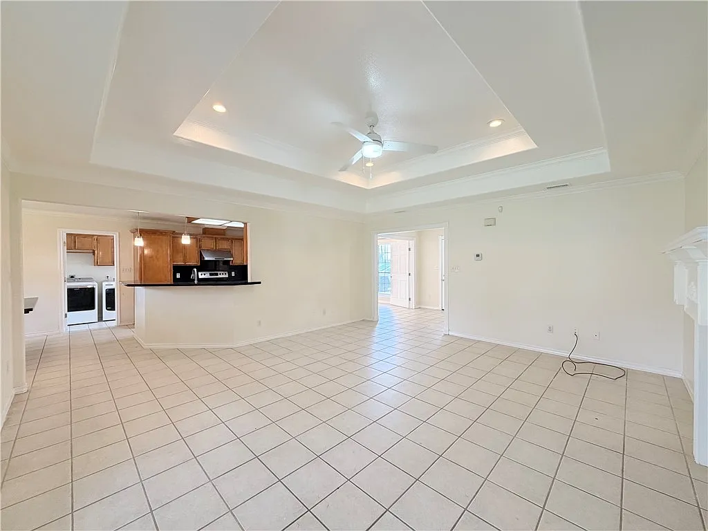 3 bed, 2.0 bath, 1783 sqft, $2,100 — Photo 2