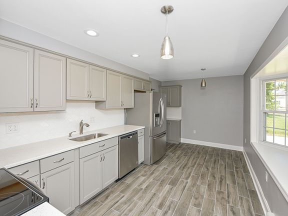 5th image of 53 Meadow Ln
