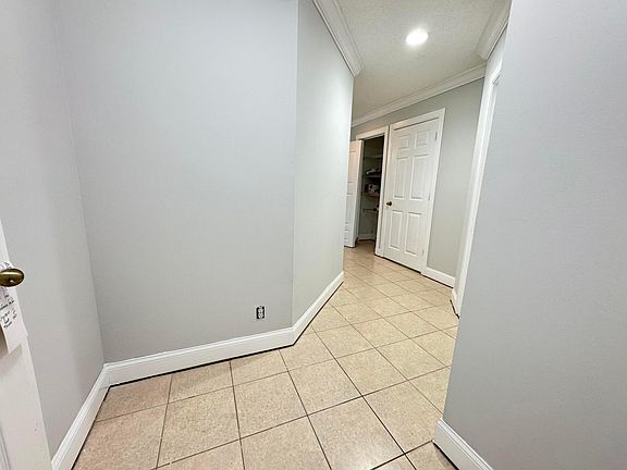 4th image of 945 Imperial Lake Road