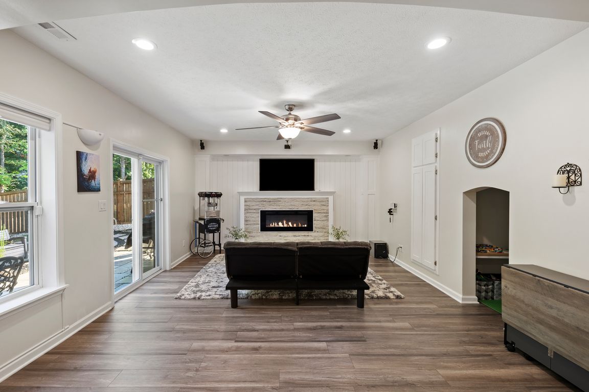 next background image