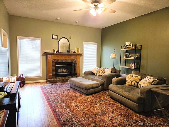 3rd image of 2837 Sparrow Way