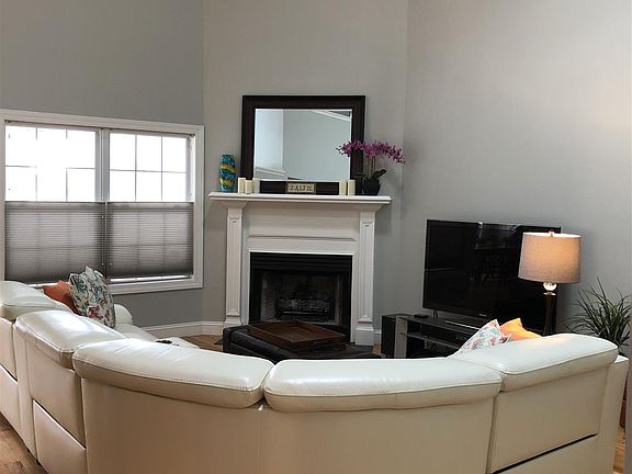 5th image of 3123 Lakeside Commons Dr #1