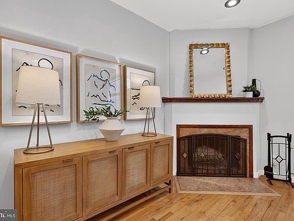 4th image of 3503 17th St NW #3