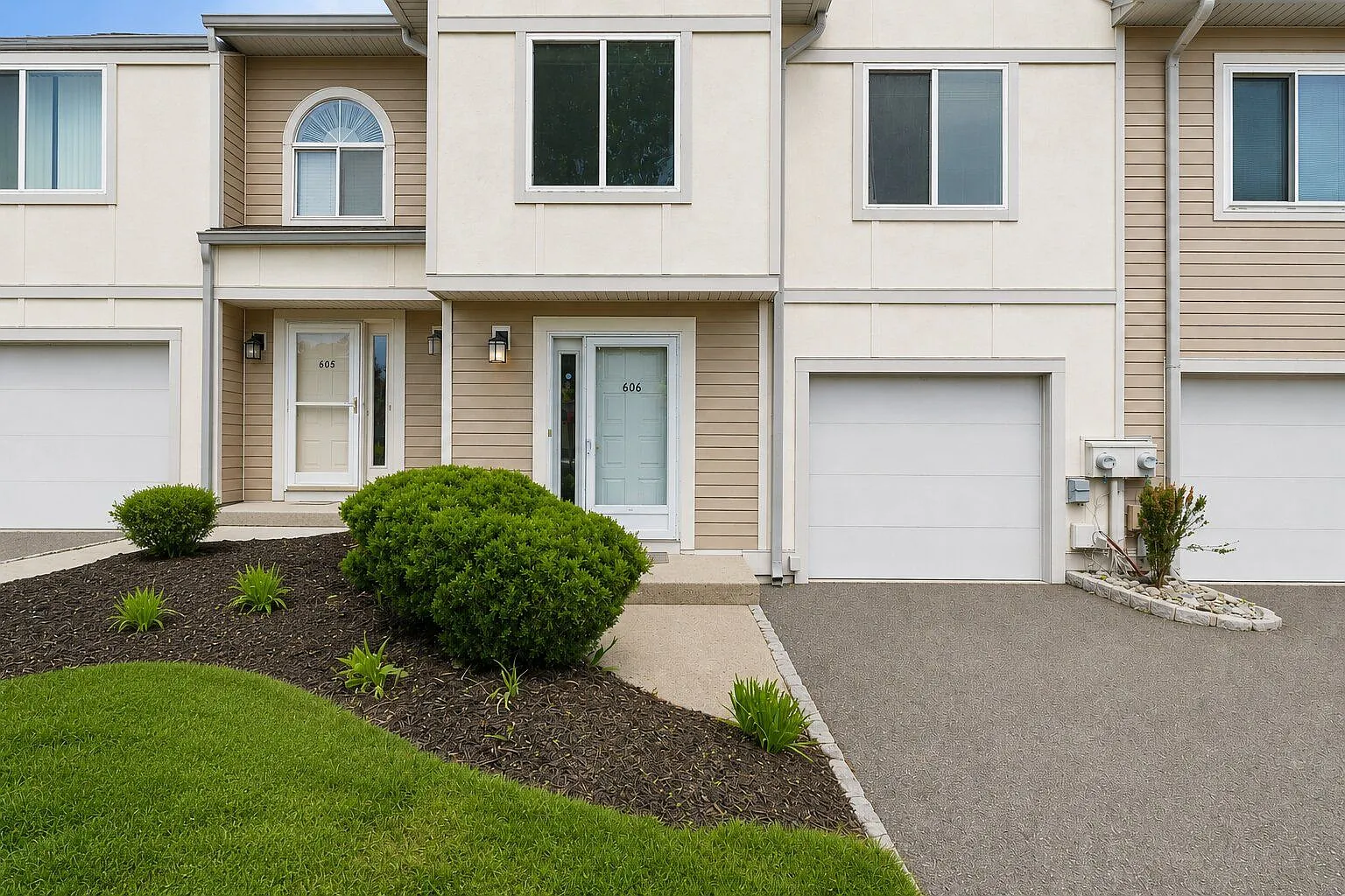3 bed, 2.5 bath, $4,750 — Photo 2