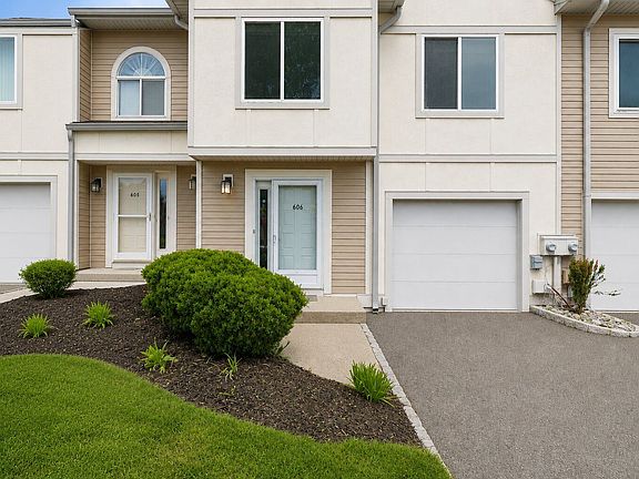 2nd image of 606 Park Pl #606