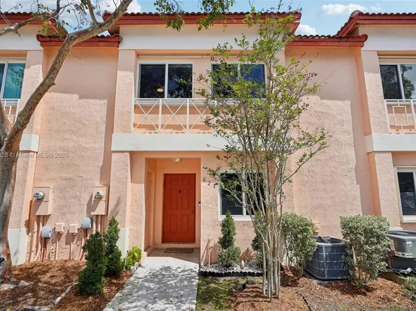 627 NW 208th Dr, Pembroke Pines, FL 33029