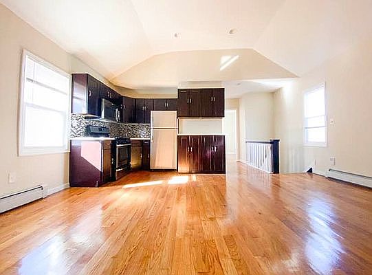 3rd image of 11529 170th St #2