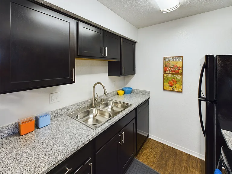 Raintree Apartments — Photo 17