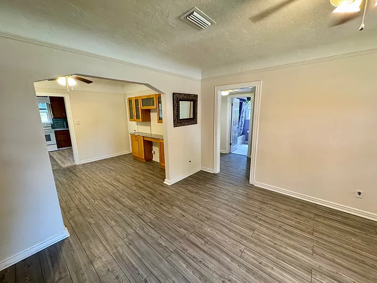 3102 College St — Photo 22
