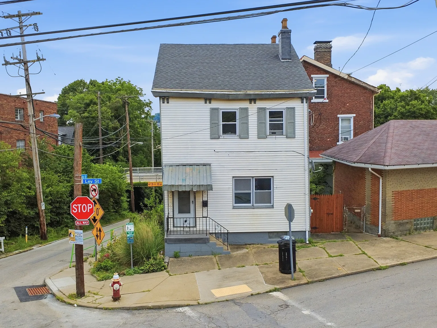 3 bed, 1.5 bath, 1400 sqft, $1,795 — Photo 2