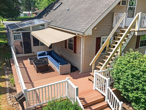 3rd image of 15 Howard Dr