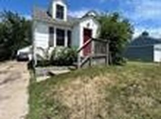 1666 29th St NE, Cedar Rapids, IA 52402