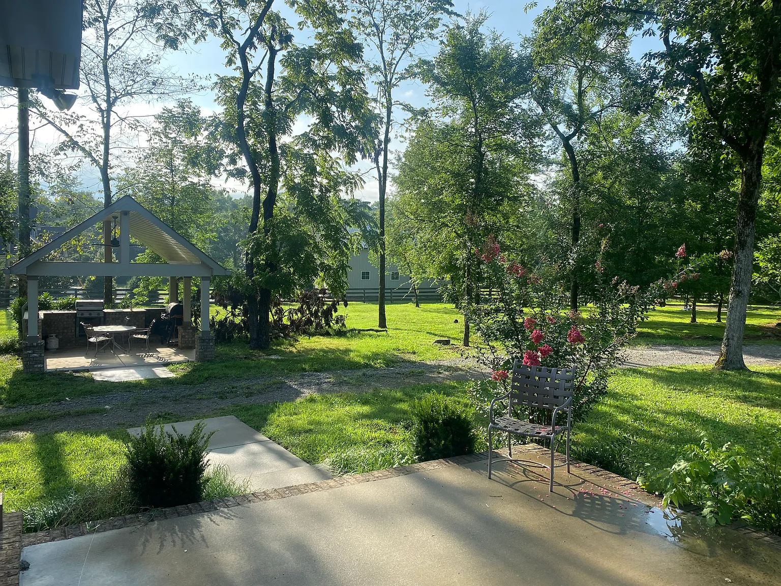 4 bed, 2400 sqft, $2,600 — Photo 2