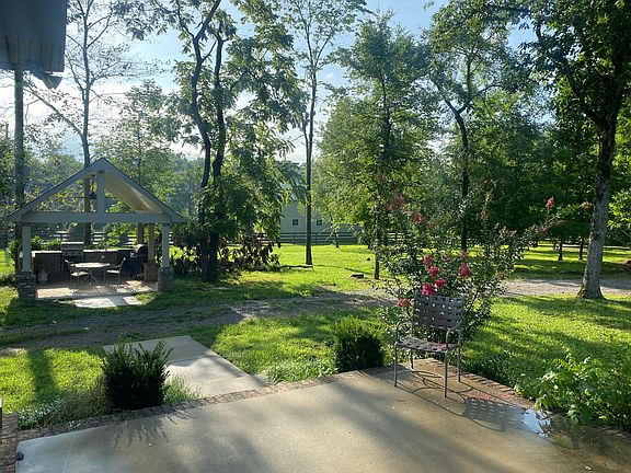 2nd image of 1465 Azalee Ln