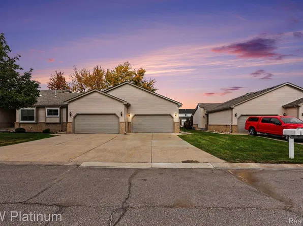 29277 Red Maple Dr, Chesterfield, MI 48051