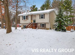 19210 Glendale Cir, Spring Lake, MI 49456