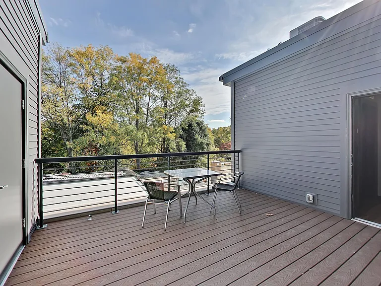 1749 Front St #D — Photo 16