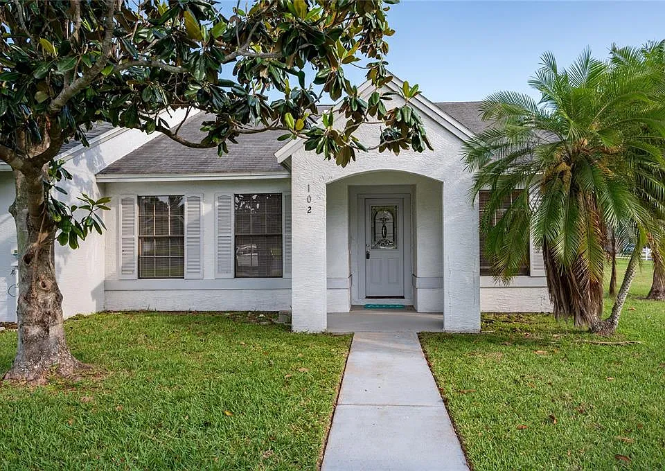 102 Candlewick Ct