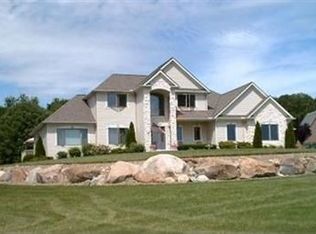 949 McKee Trl, Hinckley, OH 44233