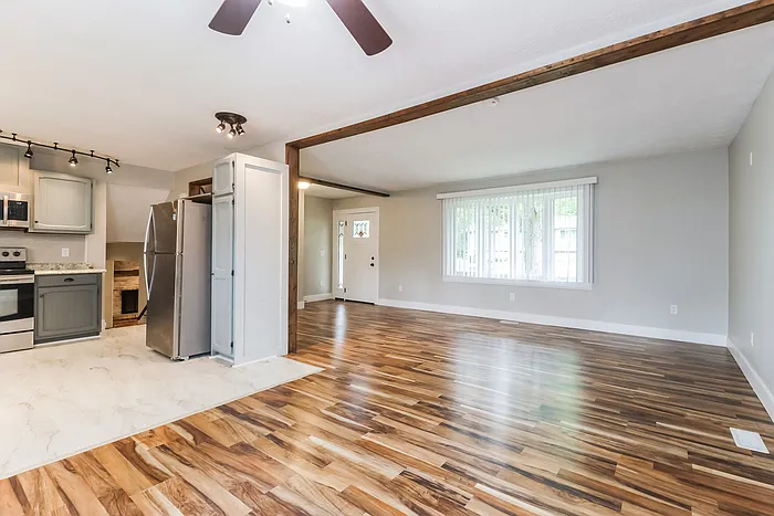 140 Mason Ave — Photo 5