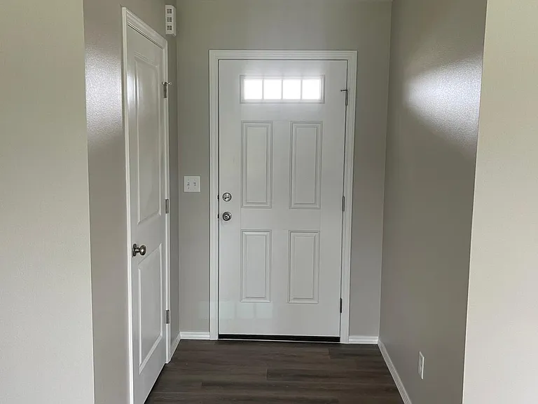 3376 W Hill St — Photo 2