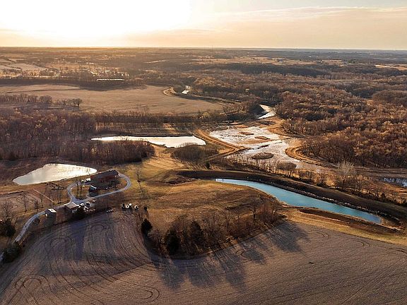 3rd image of 21195 Edgerton Junction Rd