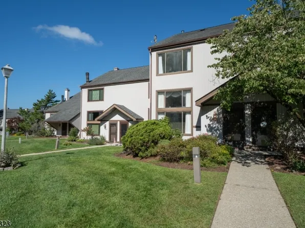 569 Dell Pl BLDG 5 #69, Stanhope Boro, NJ 07874